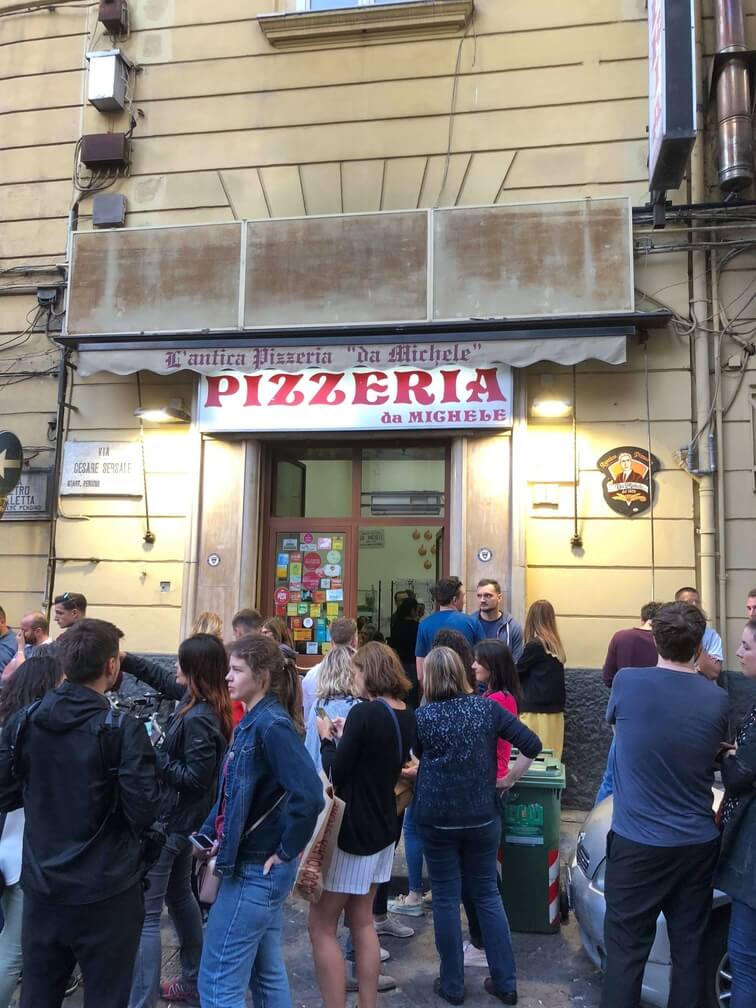 The Oldest Wood-Fired Pizzeria The tample of Pizzas in Naples